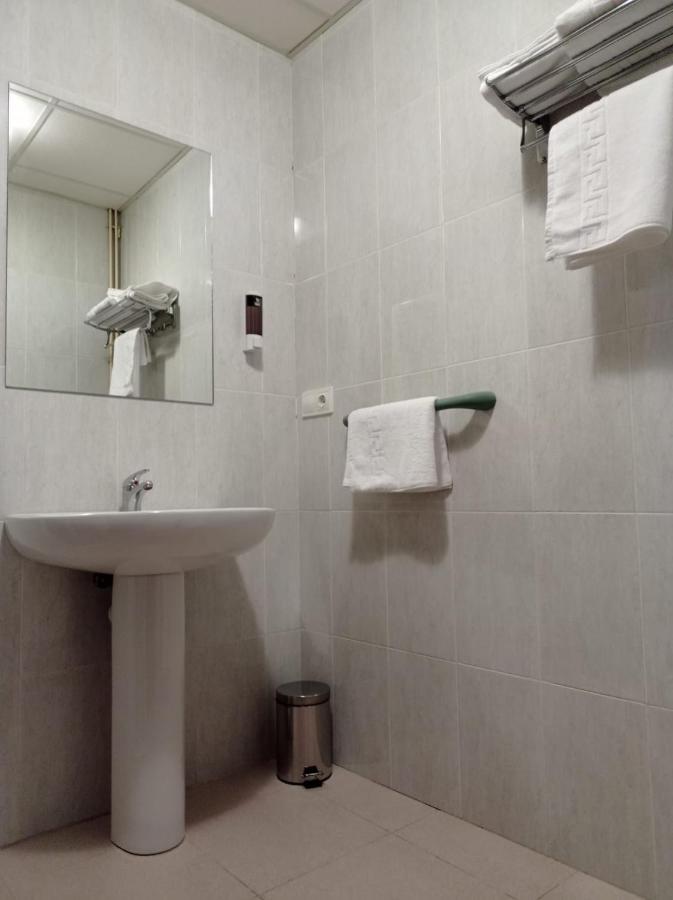 Hostal Brin Monreal del Campo Exterior foto